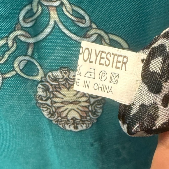 NEW Choice of 2 colors! 4-Ways Scarf/Shawl - Picture 5 of 5